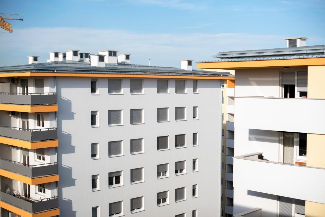Bauer, * Zagreb